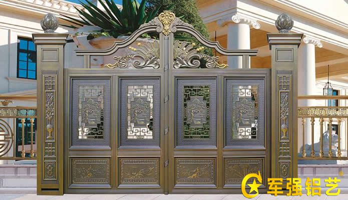 軍強(qiáng)庭院門(mén)